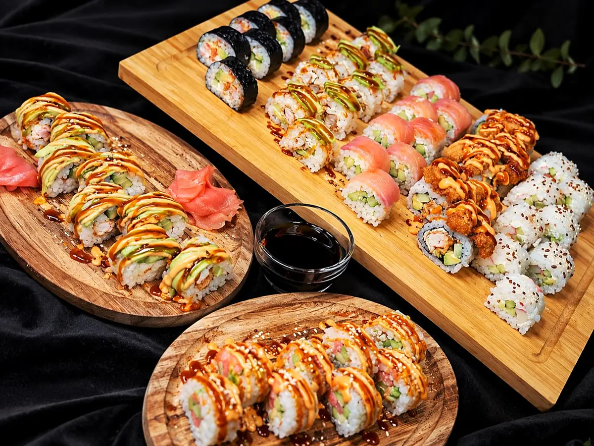 Voilà Sushi: California, Philadelphia i crispy rolnice na drvenim daskama
