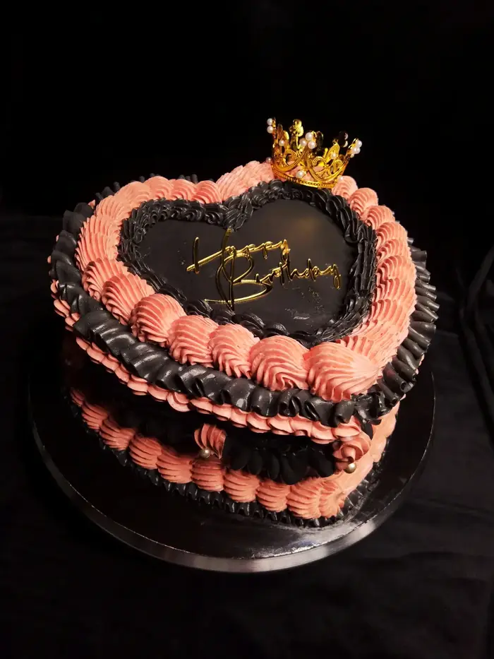 Torta The Queen: Vintage srce sa krunom