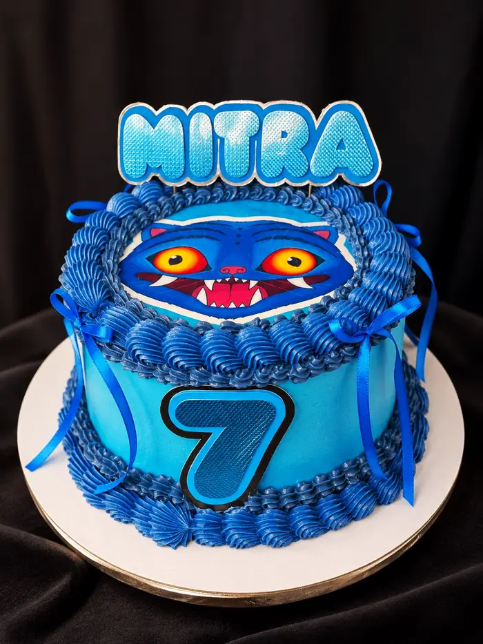 Torta Huntrix, plava: Ručno rađen toper